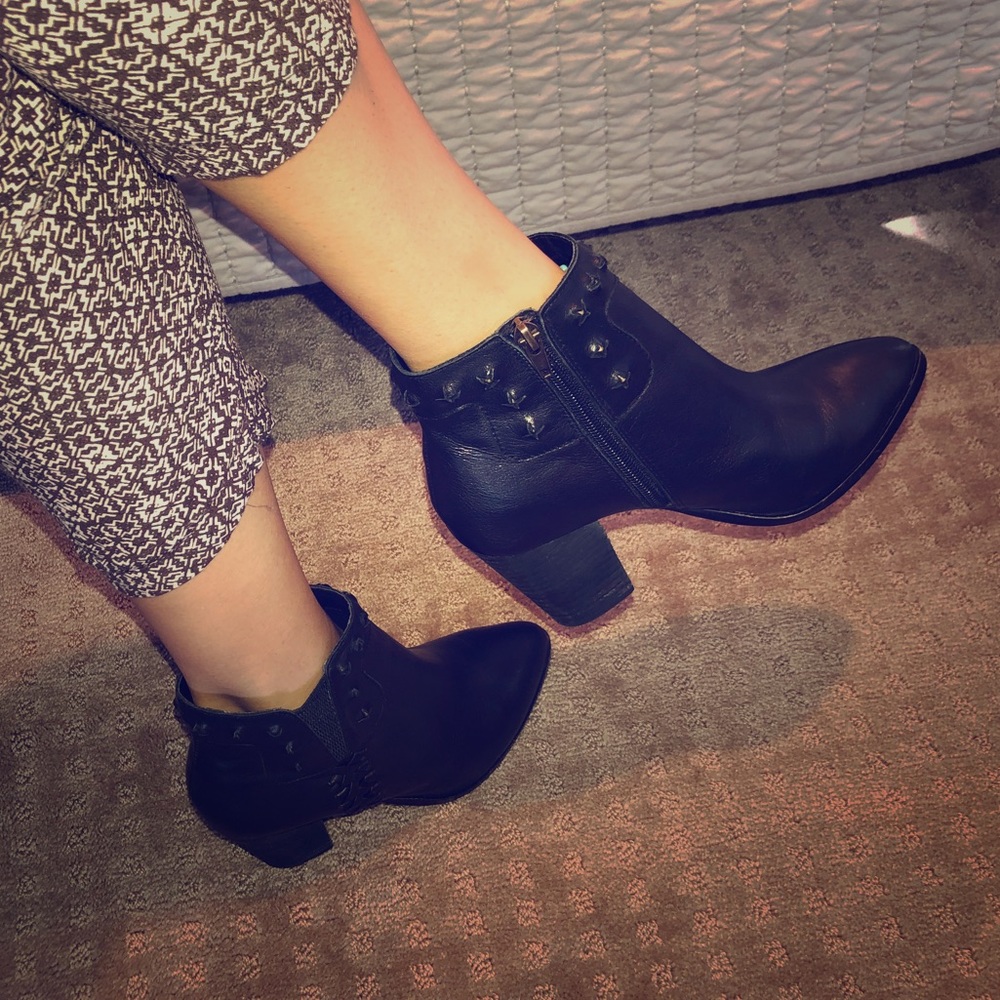 Dolce Vida Black short boots